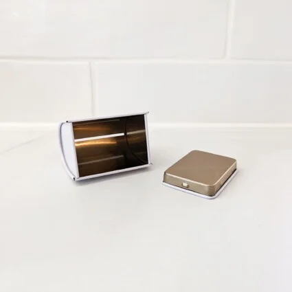 Razor Blade Disposal Tin - Image 4
